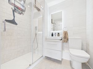 Ensuite- click for photo gallery